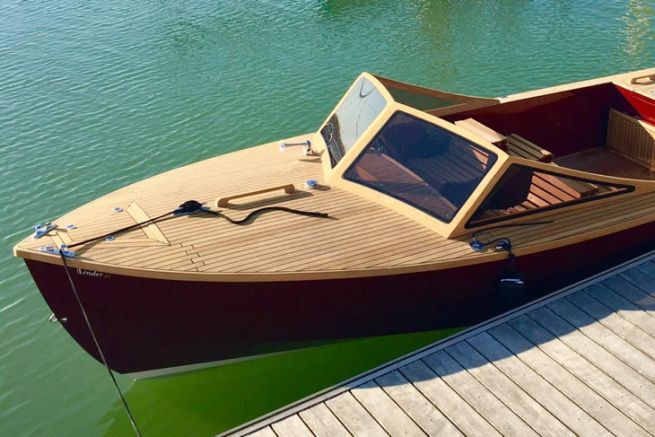 Tender 24, the runabout of the Black Pepper shipyard
