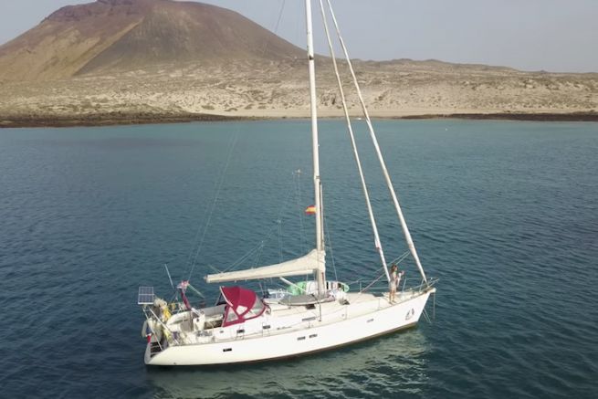 Maloya at anchor at La Graciosa