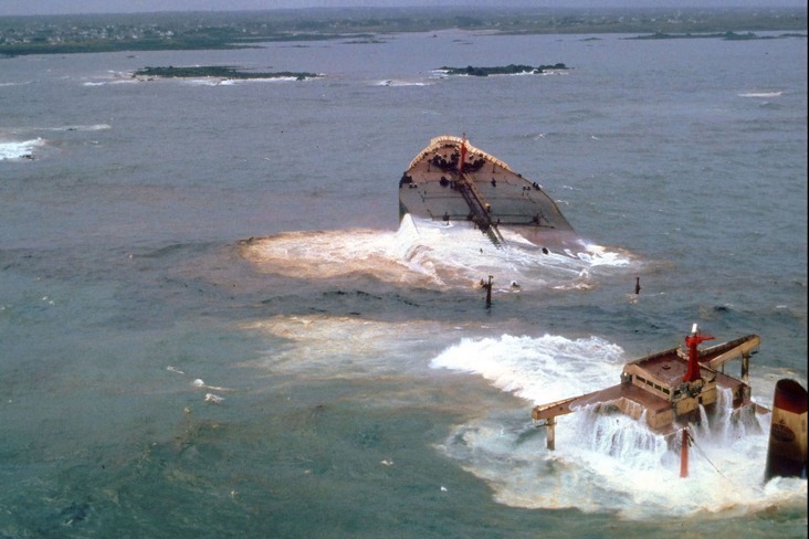 Amoco Cadiz, images of the shipwreck