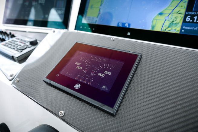 VesselView, an on-board computer for its engine