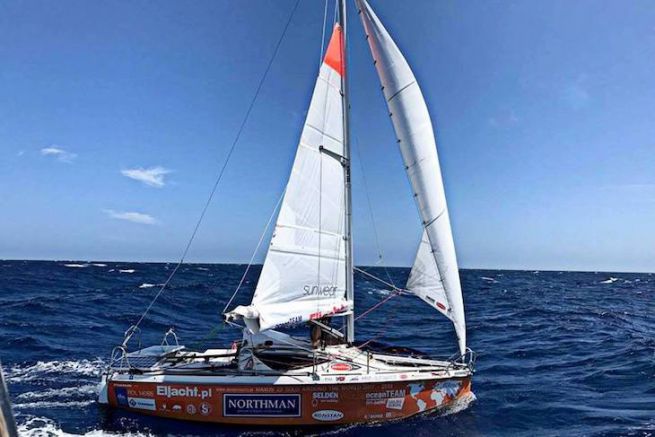Record : Non-stop world tour completed on a Maxus 22