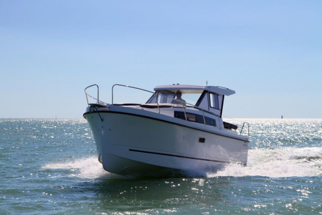 Nexus 870 Revo: Trawler atmosphere with outboard, to discover at the Grand Pavois