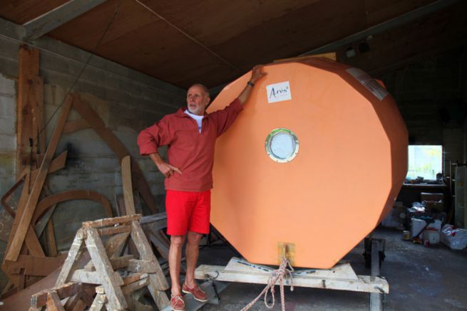 A real challenge: three months of drifting across the Atlantic... aboard this barrel!