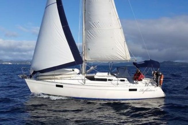 The long ballast version is logically more comfortable when sailing than the fin keel version.