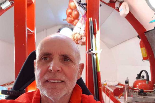 Jean-Jacques Savin, 72 years old, has embarked on a 3-month transatlantic race, adrift in a barrel