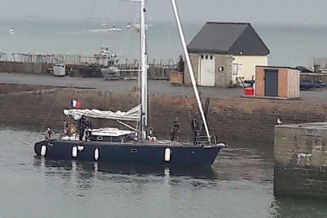This Petrel 46 was offered to the Glnans Sailing School
