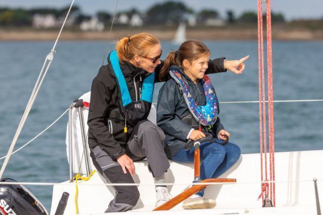 Which model of lifejacket to sail with your child?