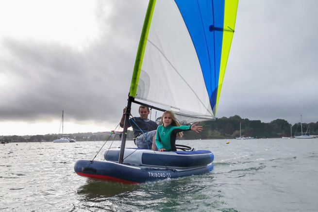 Test of the inflatable dinghy Tribord 5S, the return of the sail for all?