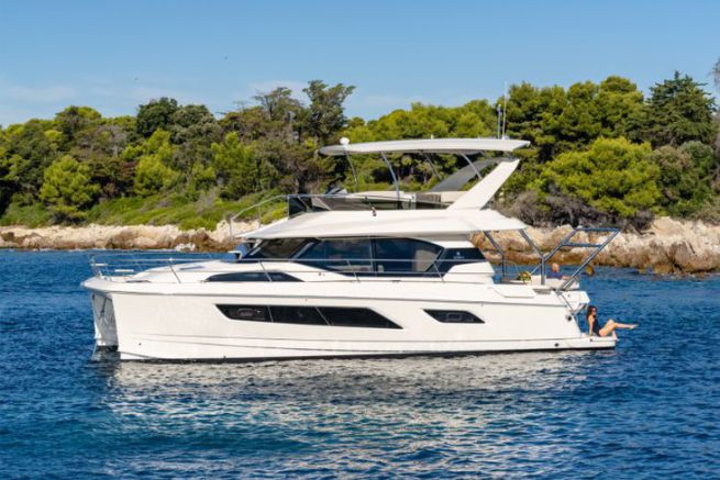 Price list of the catamaran Aquila 44, very playful and unstoppable equipment