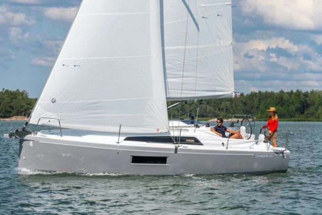 Positioning, architecture and design of lOcanis 30.1, a fast yacht to do it all