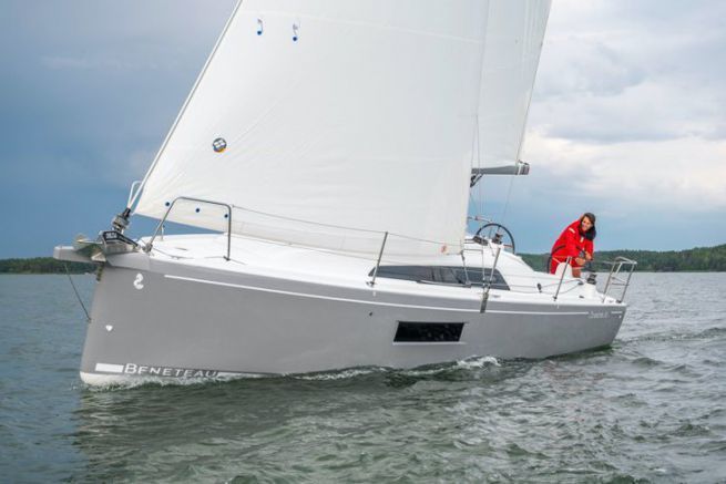 Pricing and alternatives for the Oceanis 30.1, a Swiss Army Knife