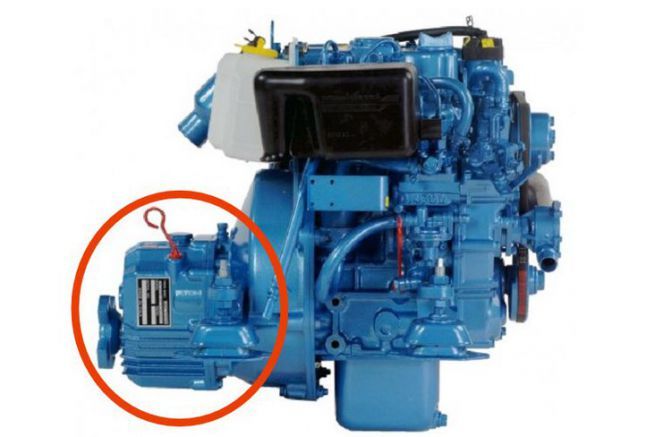 Inverter-reducer, understand its role on a boat engine