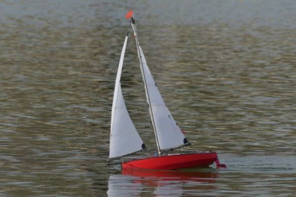 Dare to build a ship: plans of a sailing ship model available free of charge