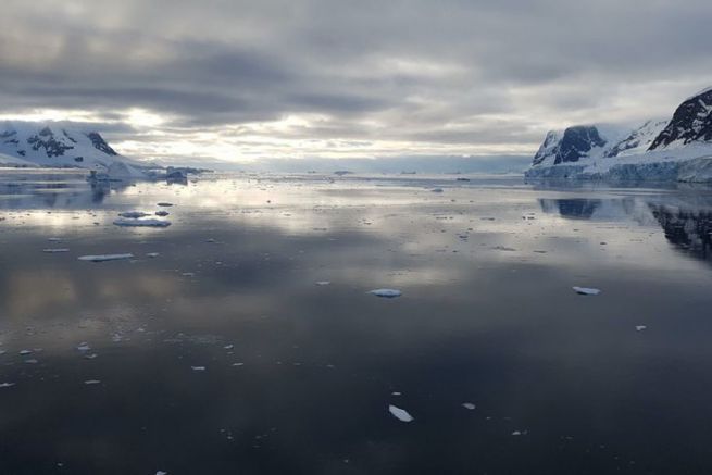 Adventures and misadventures in Antarctica: after the grounding, loss of confidence in the boat