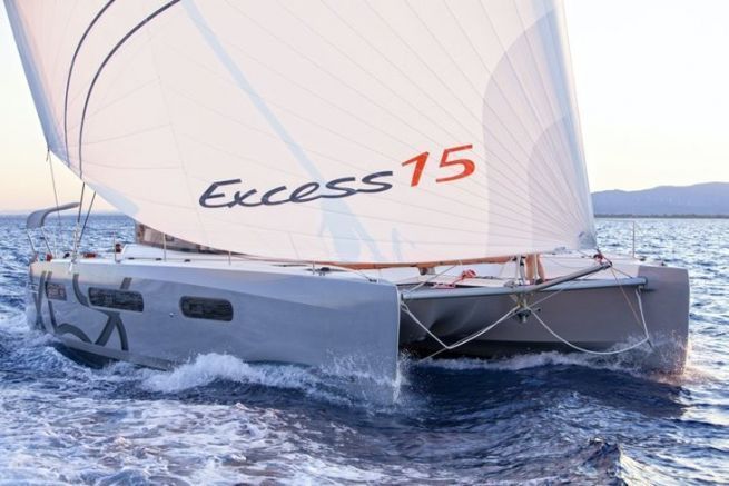 Accommodation and life on board the Excess 15, a modern style