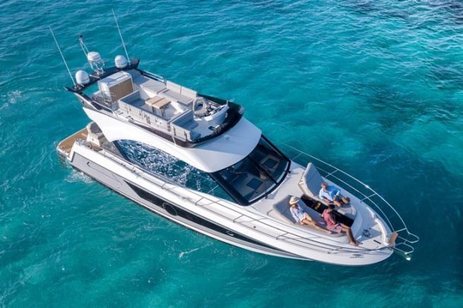 Pricing and alternatives for the MC 52, a very complete mini yacht engine