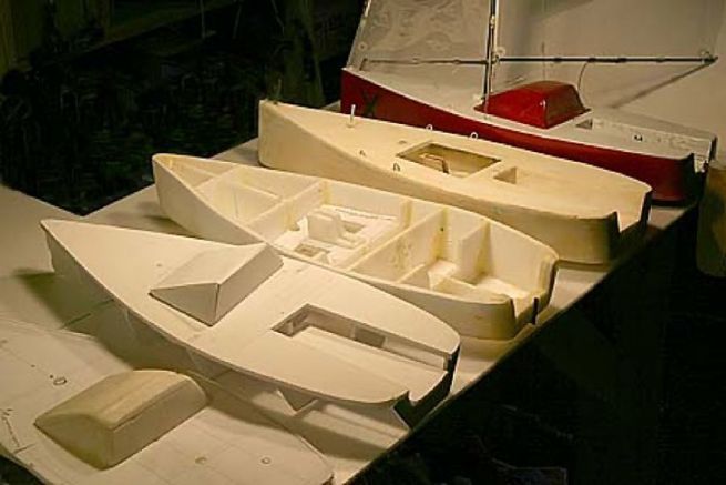 Step by step for the construction of the MiniX, everything to build a radio-controlled sailboat