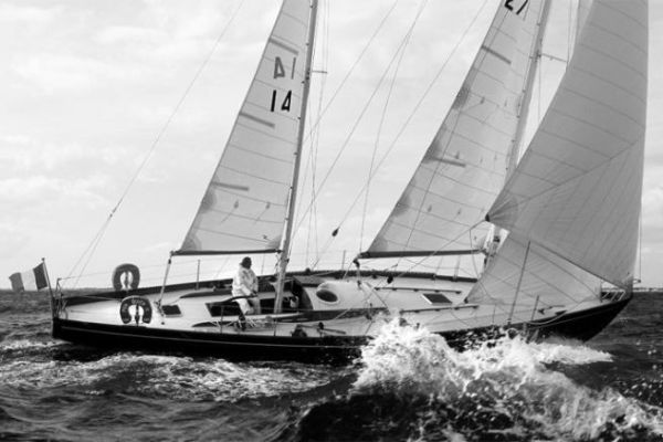 Victory in the 1964 English transatlantic race, Eric Tabarly enters the legend