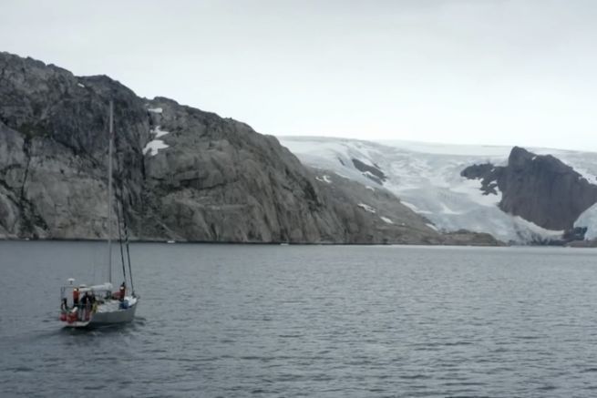Unu Mondo Expedition, a sailboat attacking global warming at the North Pole
