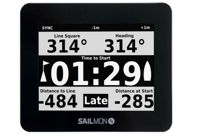 Sailmon Max, a GPS to fix on the mast of a dinghy