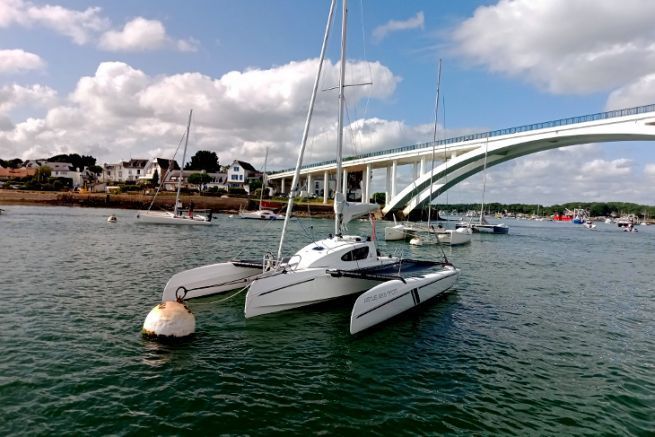 Astus 22.5 : A trimaran does not cost 3 times the price of a monohull !