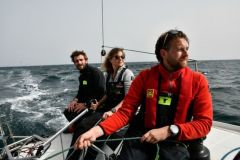 From left to right, the 3 sailors of Frérots Sailing : Julien Letissier, Thaïs Le Cam and Valentin Noël