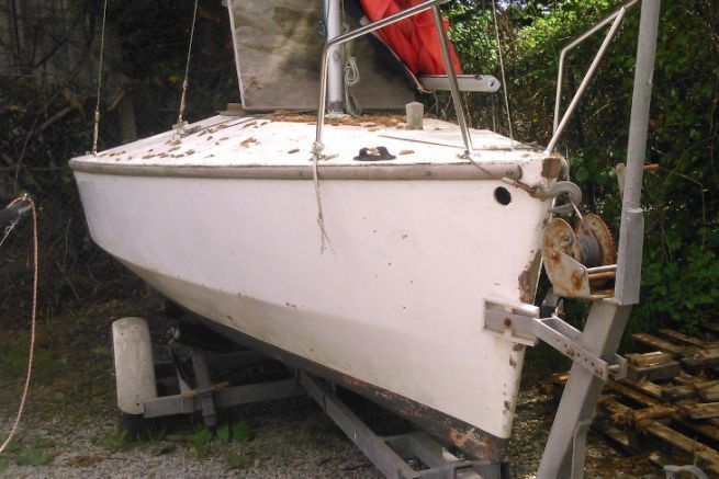 Renovation of a Figaro 5 - First contact and discovery of the abandoned boat!