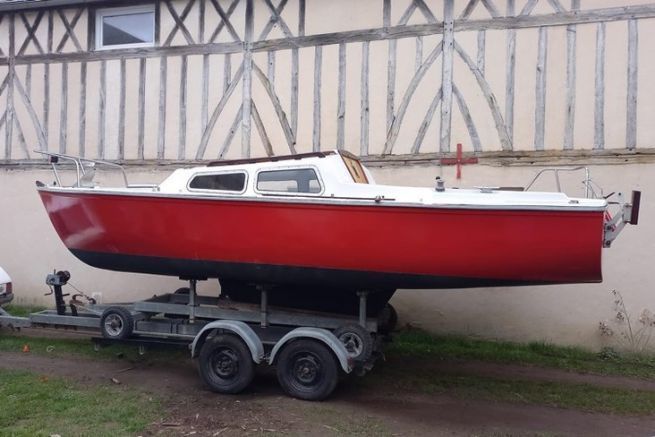 Renovation of a Jaguar 22, a nice transportable sailboat with lifting keel for 6000 euros