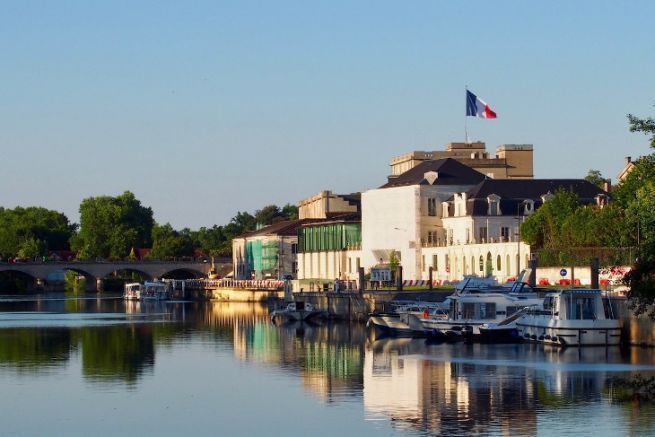 Charente Rier The Charente upstream, a clear river and a gourmet cruise!