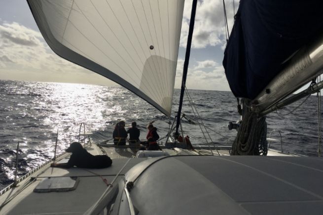 Sailing far without experience: Practical advice to enjoy without being afraid