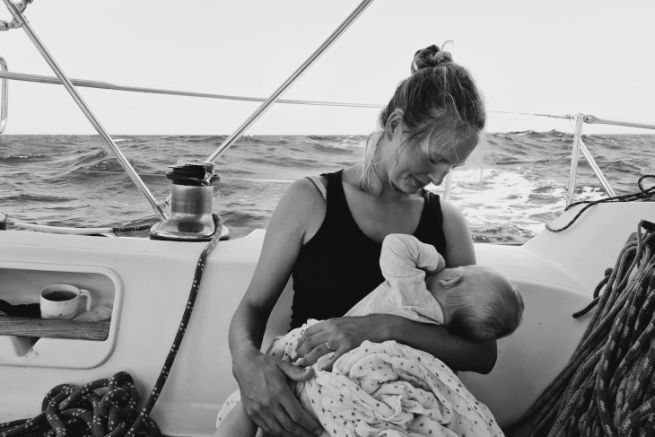 Pregnancy on board a sailboat: welcoming the baby on board