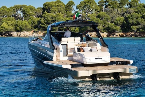 470 Regina: Concept and program of an open boat
