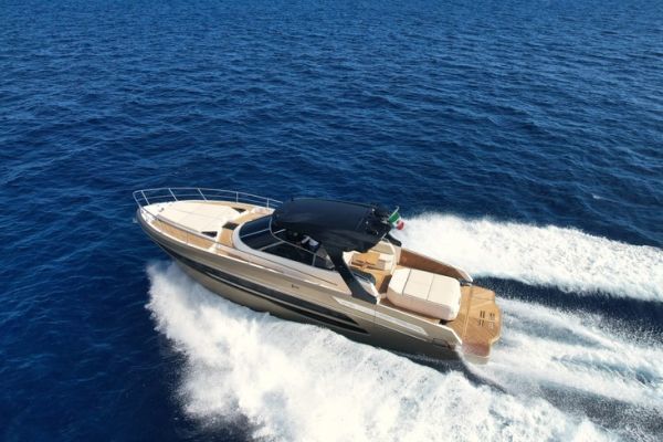 470 Regina: sea trial of an imposing and comfortable boat