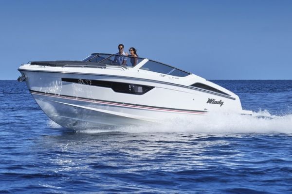 Test drive of the Windy 34 Aliz, the well-built, comfortable and fast Scandinavian sport cruiser