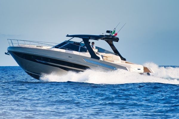 Test drive of the FIM 470 Regina, the Italian-style luxury open boat