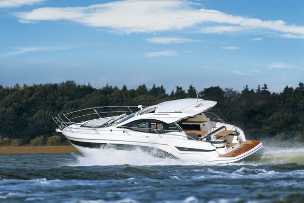 Test Bavaria SR41, a family boat to enjoy the comfort at anchor