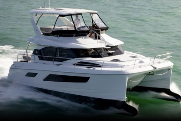 Test Aquila 44, a motor catamaran tested by the American market