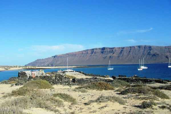 Graciosa and Lanzarote, gateway to the Canary Islands
