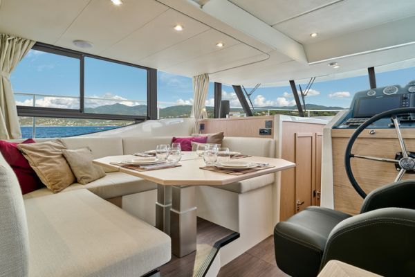 Swift Trawler 48 layout, ease of movement and living space