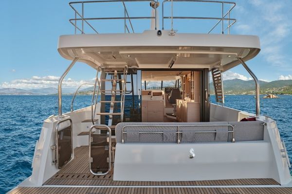 Swift Trawler 48 prices and options, how to customize your boat