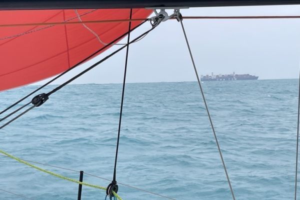 Crossing the Ushant rail with your sailboat: rules to know and pitfalls to avoid