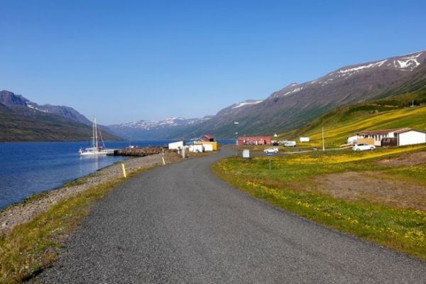 Sailboat Arthur: Crossing the Arctic Circle under the midnight sun