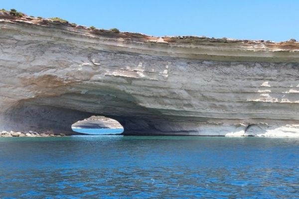 Malta by boat: Sailing at the foot of the cliffs and anchoring in the south of the island