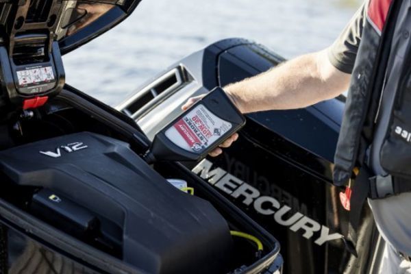 Things to know before buying oil for your boat engine