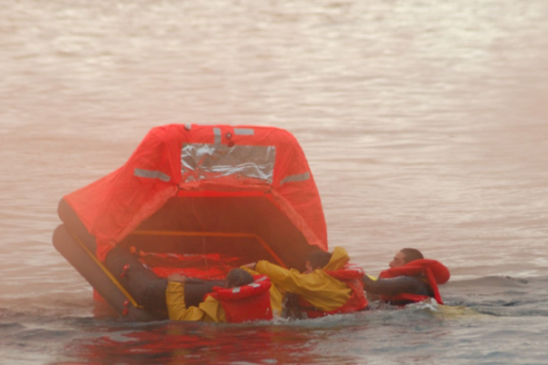 When and how should you strike your liferaft?