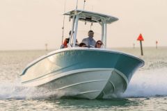 The Boston Whaler 250 Dauntless, a more seaworthy hull for greater comfort
