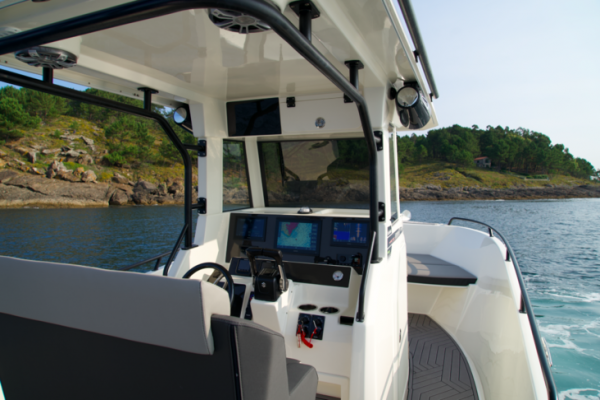 Sabor 7.80 Hard-Top: a deck layout to match