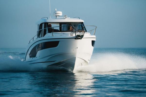 Testing the Antarès 9 in rough seas: course keeping and comfort tested by the Mistral wind