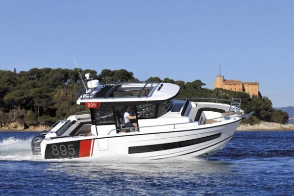 Sea trial of the Merry Fisher 895 Sport S2: handling, performance and driving pleasure