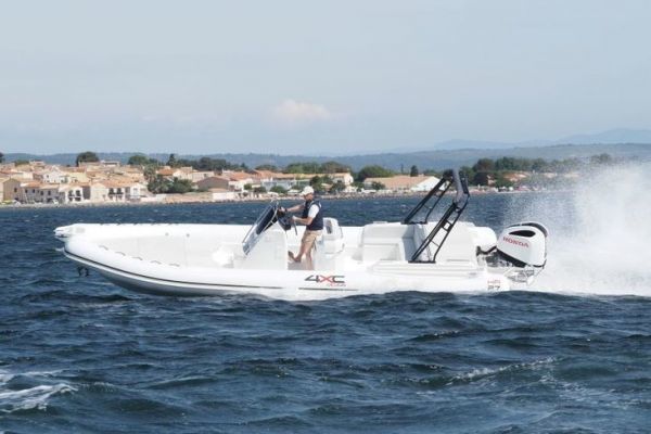 4XC Design HA27: test the semi-rigid designed by Honda Marine and Altamarea